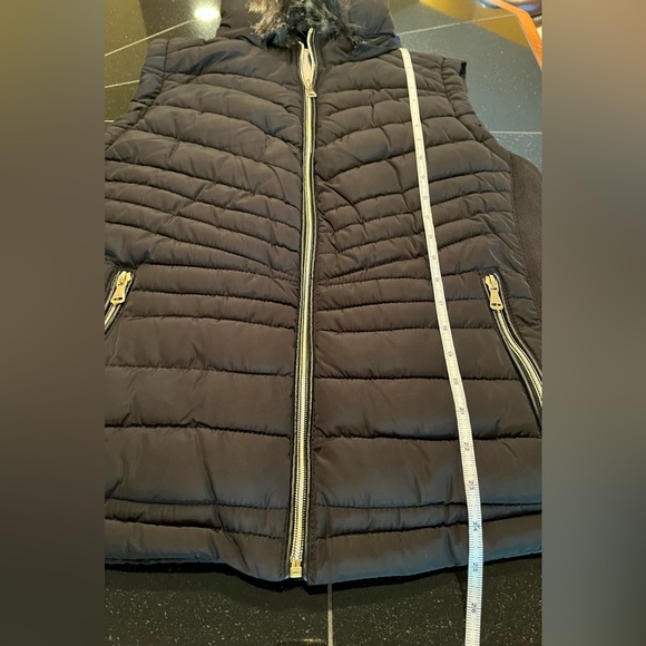 Greenlander Puffer Vest Faux Fur Hood removable Black Womens SZ. Large - Picture 12 of 16